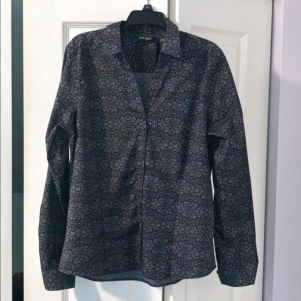 Women’s Eddie Bauer wrinkle-resistant blouse